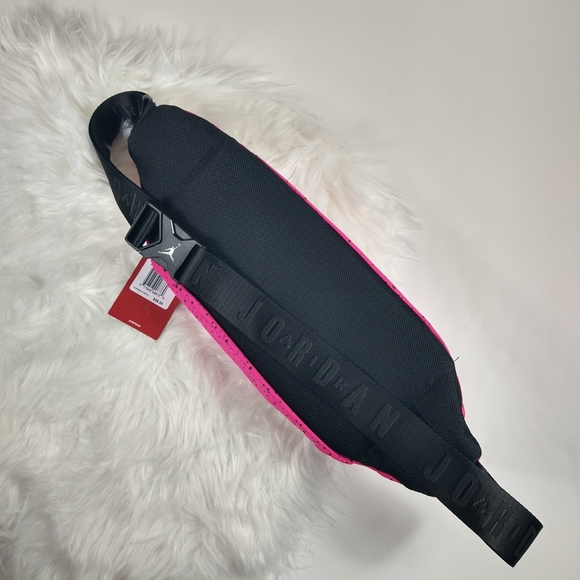 SOLD- Nike Poolside Cross Body Hip Pack - NWT - Picture 2 of 10